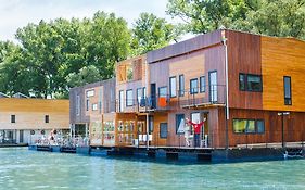 Arkabarka 2- Floating Dream Rooms And Apartments